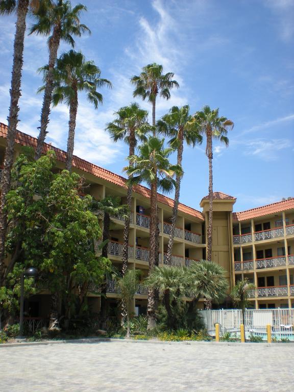 Ramada By Wyndham Burbank Airport Ξενοδοχείο Εξωτερικό φωτογραφία