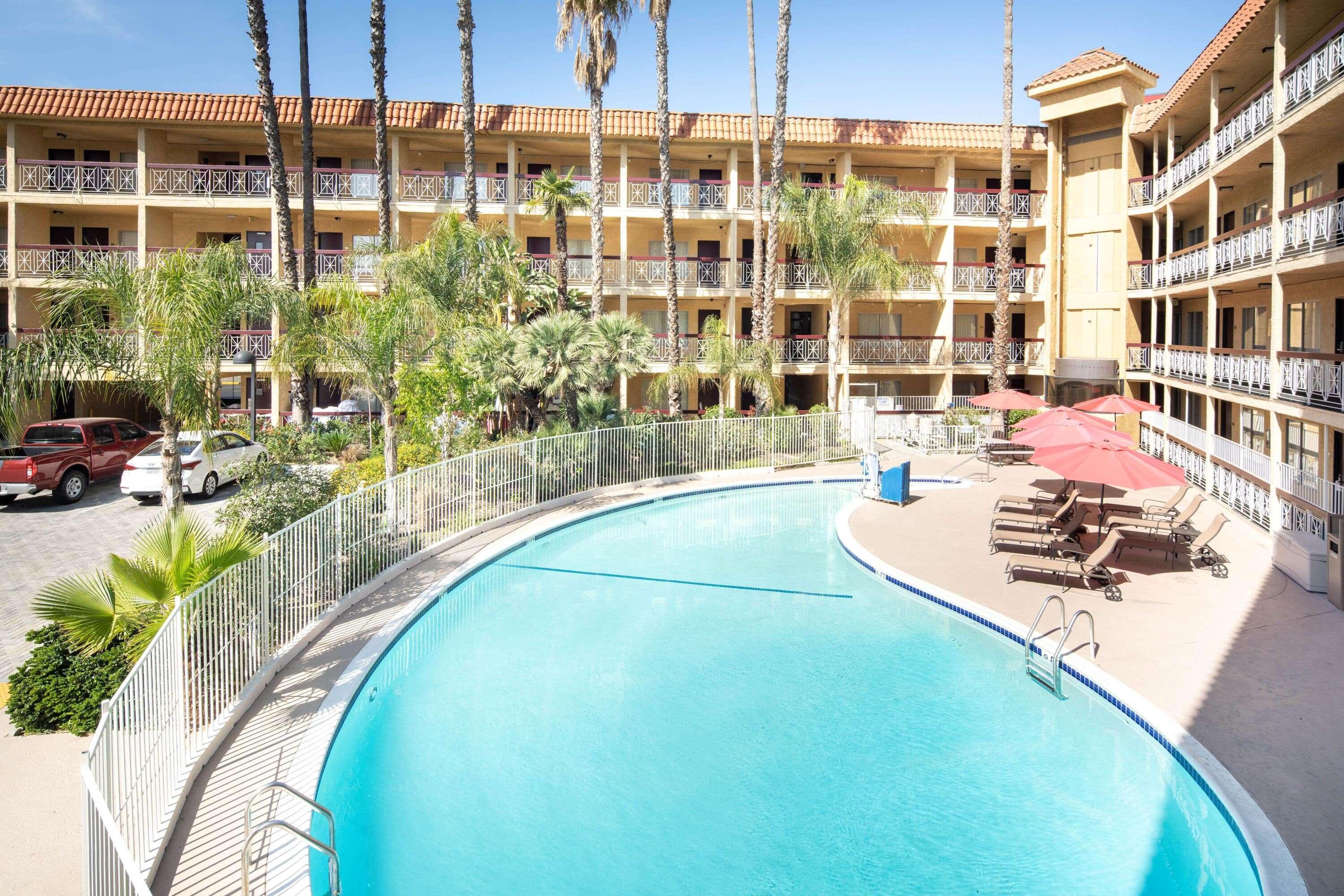 Ramada By Wyndham Burbank Airport Ξενοδοχείο Εξωτερικό φωτογραφία