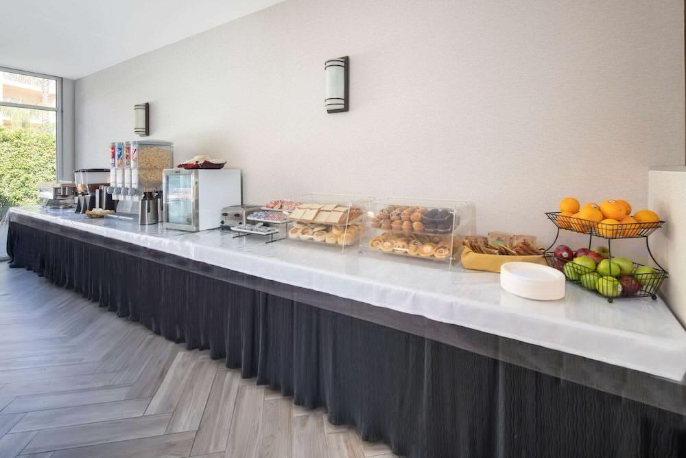 Ramada By Wyndham Burbank Airport Ξενοδοχείο Εξωτερικό φωτογραφία