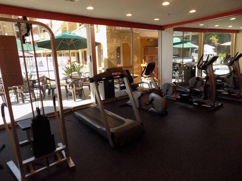 Ramada By Wyndham Burbank Airport Ξενοδοχείο Εξωτερικό φωτογραφία