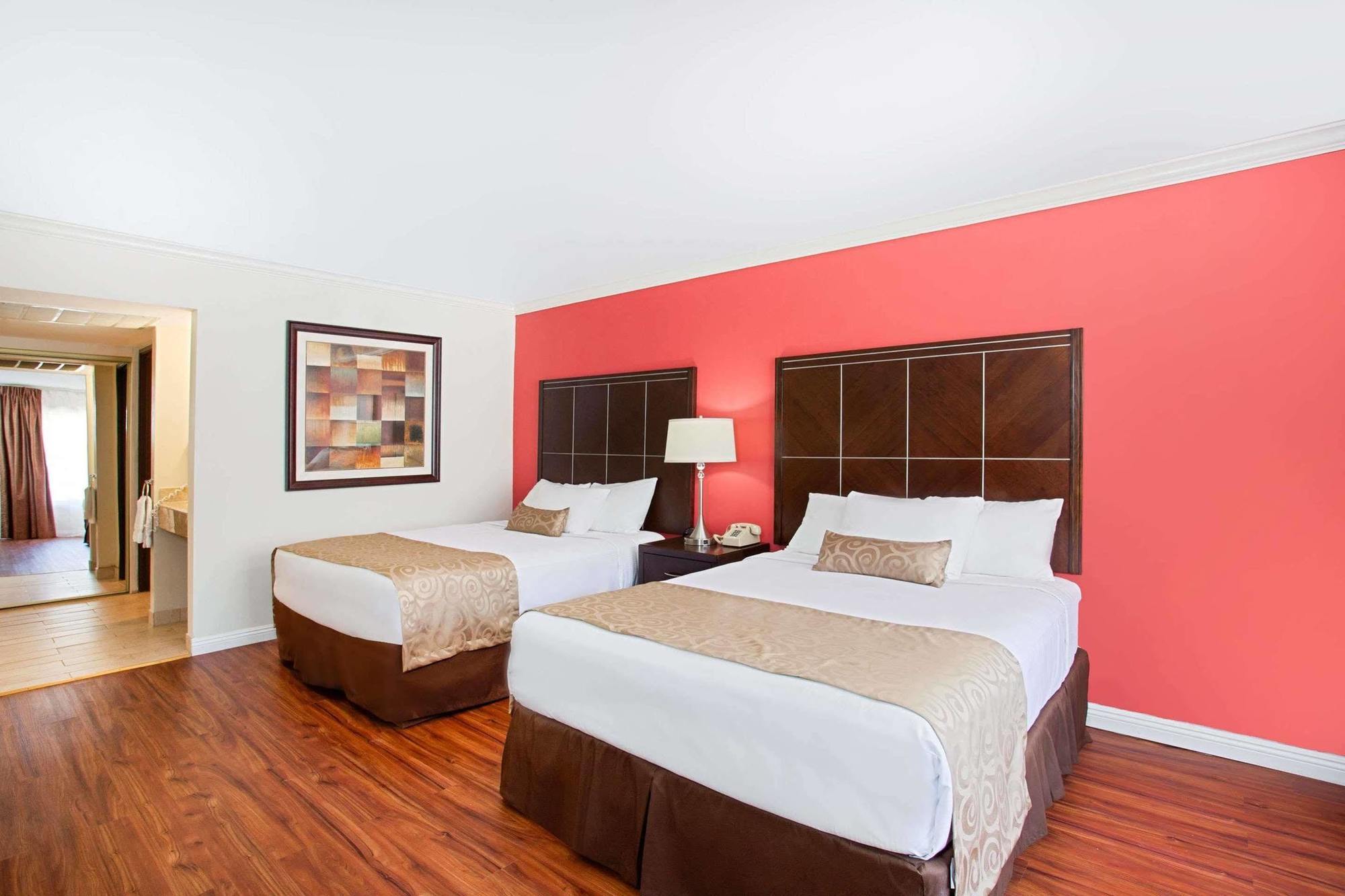 Ramada By Wyndham Burbank Airport Ξενοδοχείο Εξωτερικό φωτογραφία
