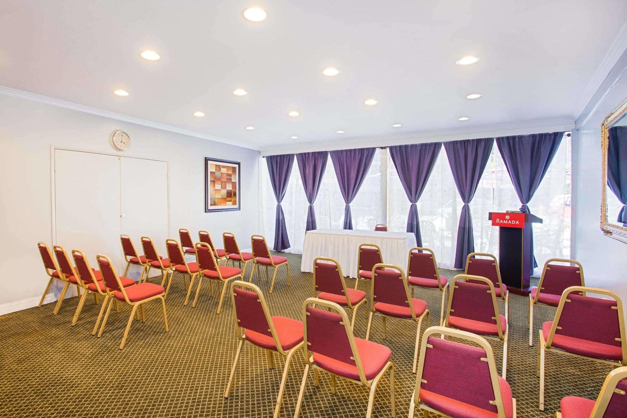 Ramada By Wyndham Burbank Airport Ξενοδοχείο Εξωτερικό φωτογραφία