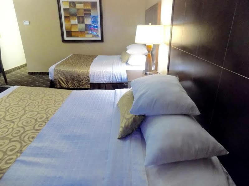 Ramada By Wyndham Burbank Airport Ξενοδοχείο Εξωτερικό φωτογραφία