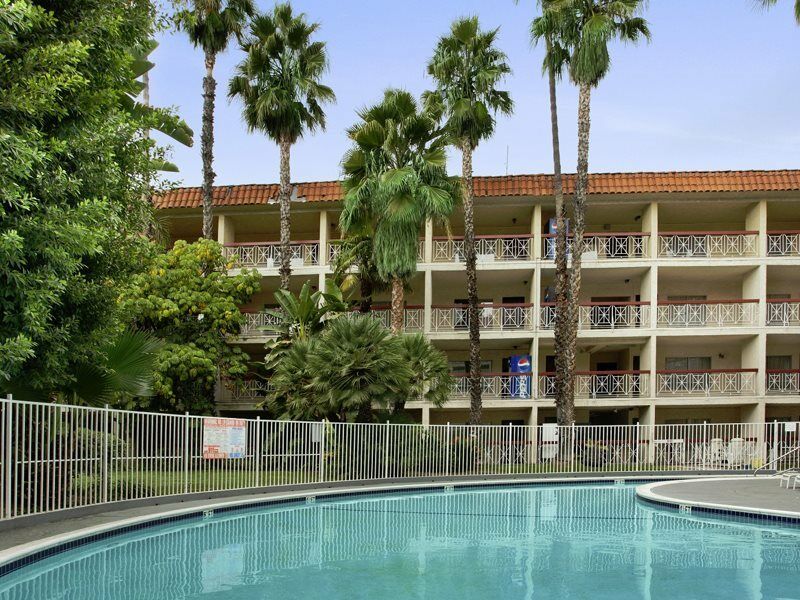 Ramada By Wyndham Burbank Airport Ξενοδοχείο Εξωτερικό φωτογραφία