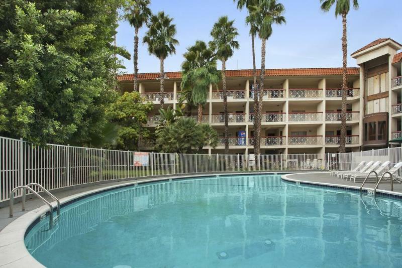 Ramada By Wyndham Burbank Airport Ξενοδοχείο Εξωτερικό φωτογραφία