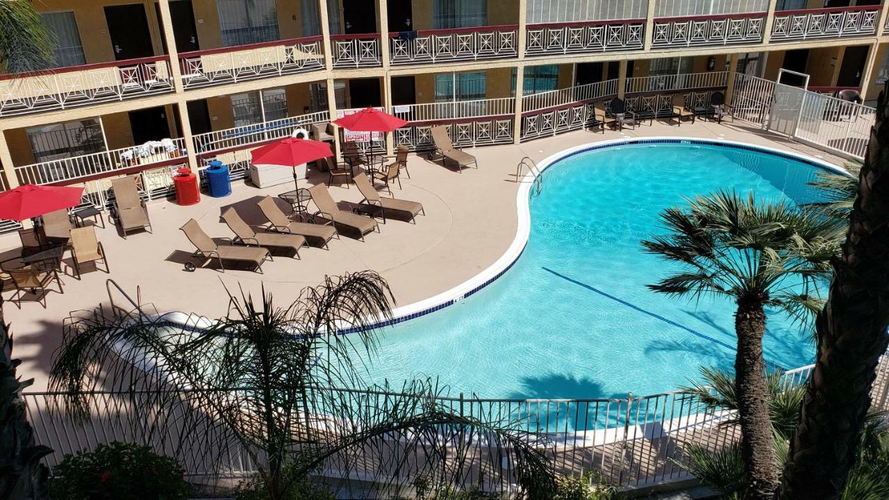 Ramada By Wyndham Burbank Airport Ξενοδοχείο Εξωτερικό φωτογραφία